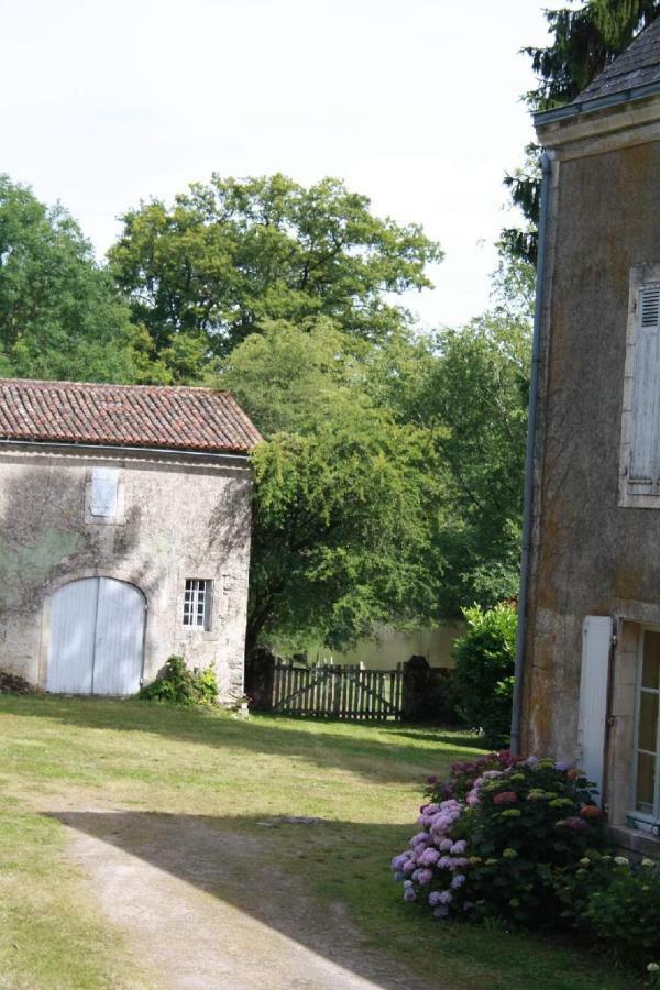Villa DOMAINE de la BORLIERE à Fenioux  Extérieur photo